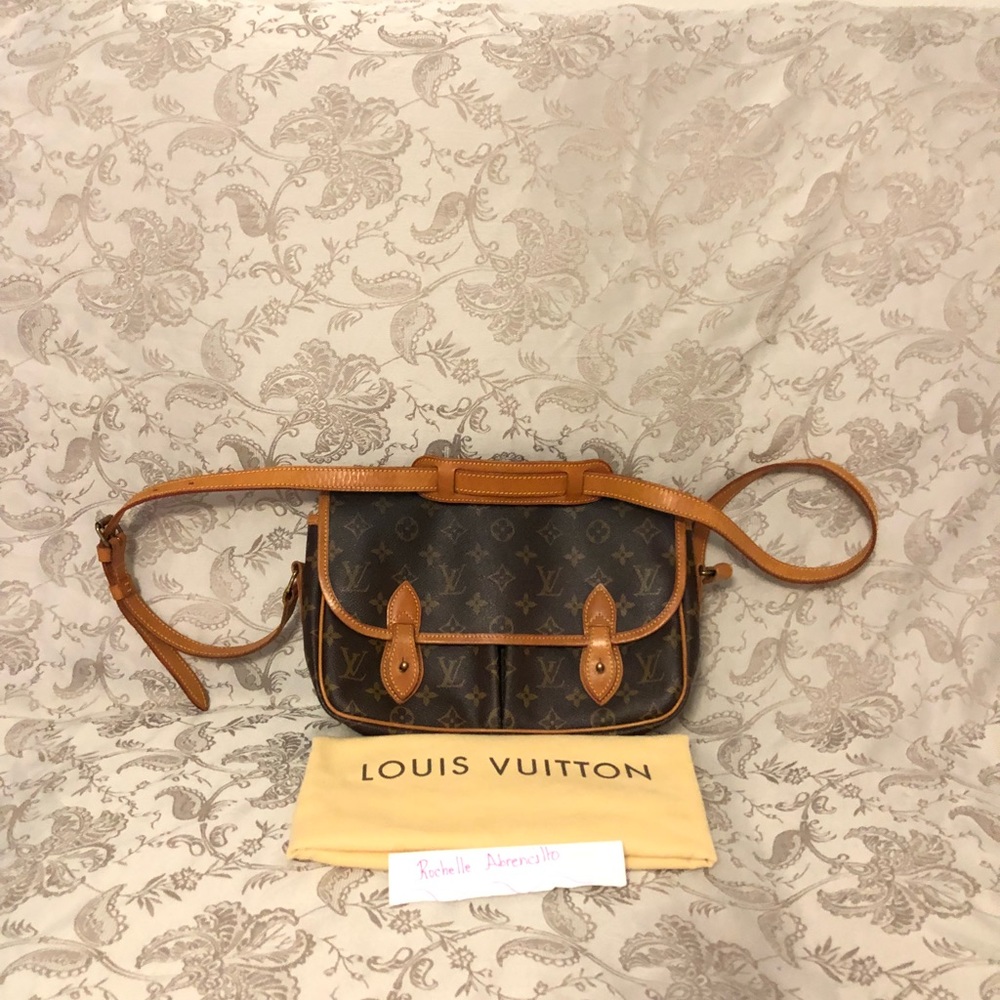 ❌SOLD ❌Authentic Louis Vuitton Cross body bag